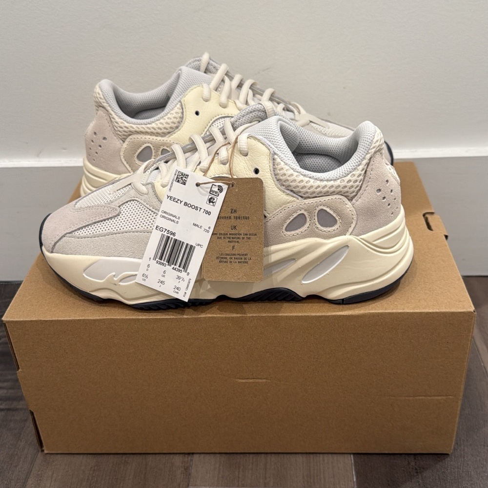 NWT Yeezy Boost 700 Sneakers